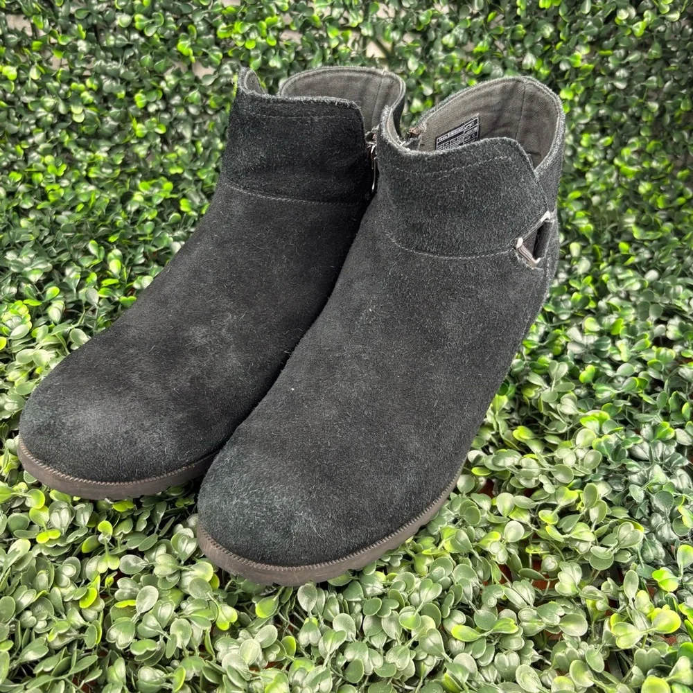 TEVA ANKLE SUEDE BUCKLE BOOTS SIZE 10 WOMAN